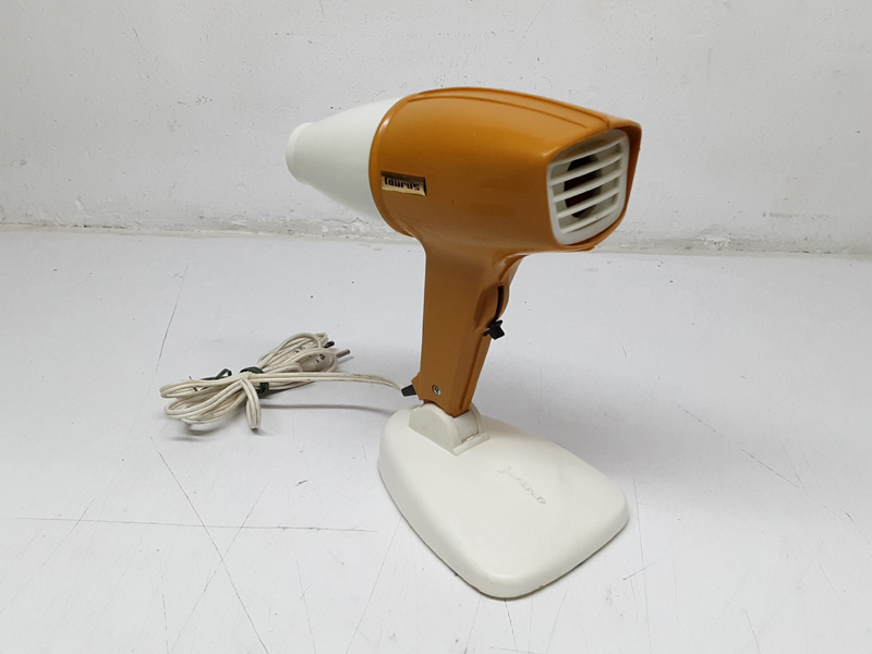 secador pelo+base colgar taurus pl†stico naranja 220v 14'5x10'5x5 18x20x7 1u.